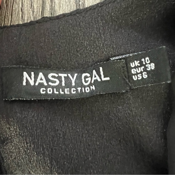 NASTY GAL Deep V Neck Puff Sleeve Black Shorts Romper Size 6 - Picture 9 of 10